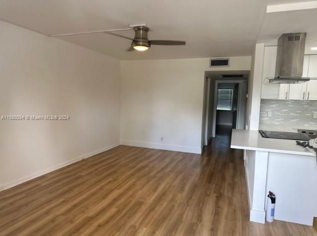 For Sale: $285,900 (2 beds, 2 baths, 896 Square Feet)