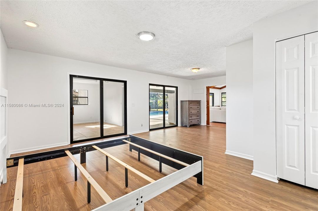 Active With Contract: $468,000 (3 beds, 2 baths, 1926 Square Feet)