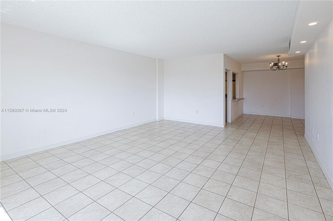 For Sale: $360,000 (2 beds, 2 baths, 1154 Square Feet)