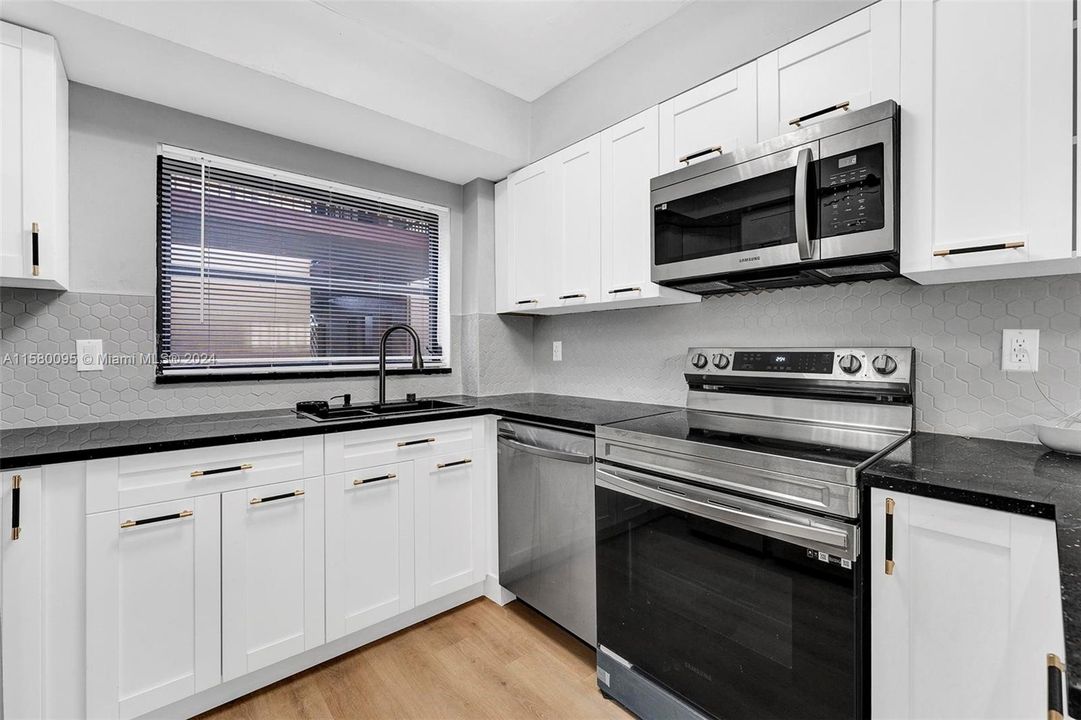 For Rent: $1,700 (1 beds, 1 baths, 685 Square Feet)