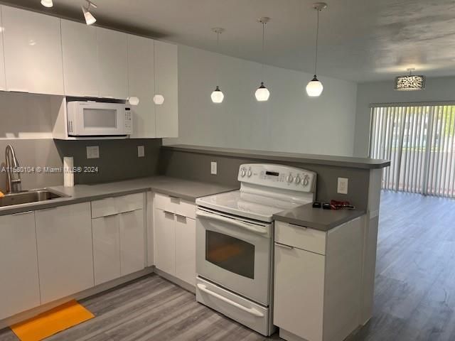For Rent: $2,350 (2 beds, 2 baths, 956 Square Feet)