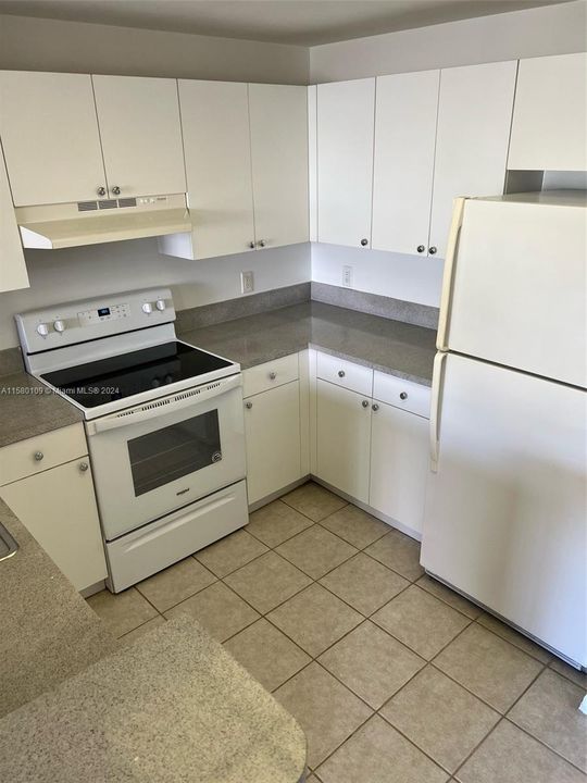 For Rent: $2,050 (1 beds, 1 baths, 794 Square Feet)