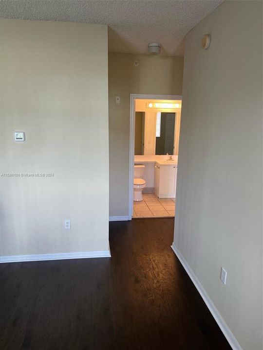 For Rent: $2,150 (1 beds, 1 baths, 794 Square Feet)
