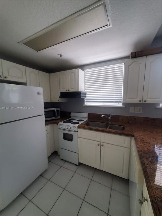 For Rent: $2,200 (1 beds, 2 baths, 584 Square Feet)