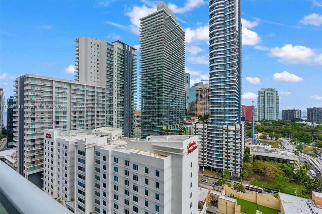 For Sale: $640,000 (2 beds, 2 baths, 1013 Square Feet)