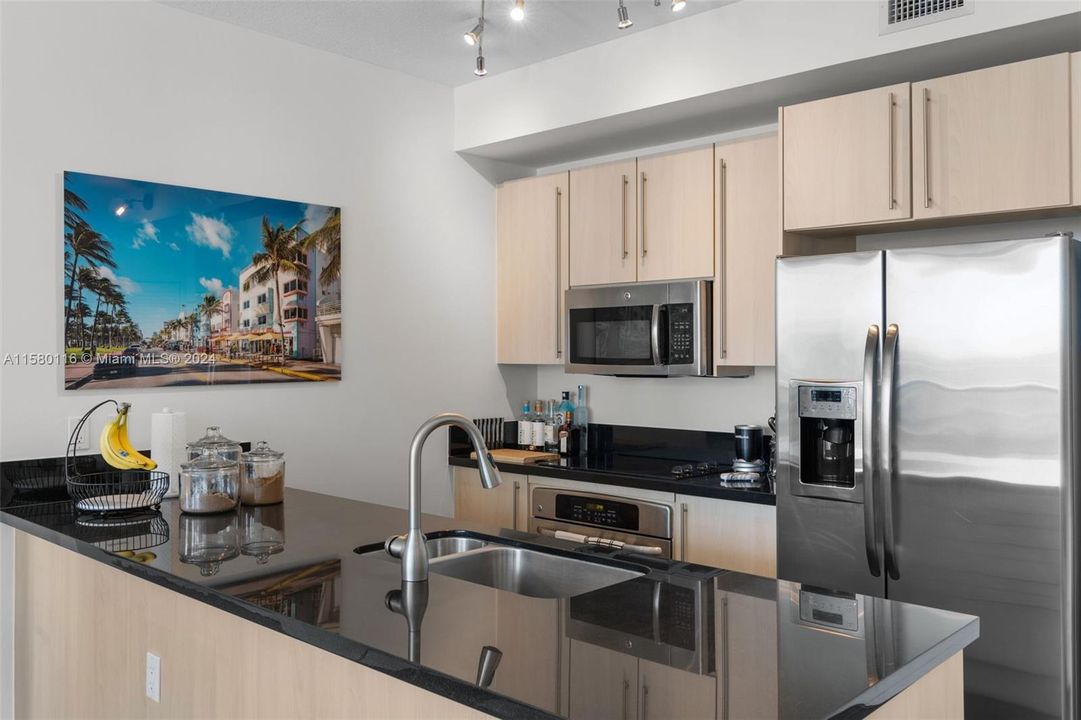 Active With Contract: $640,000 (2 beds, 2 baths, 1013 Square Feet)