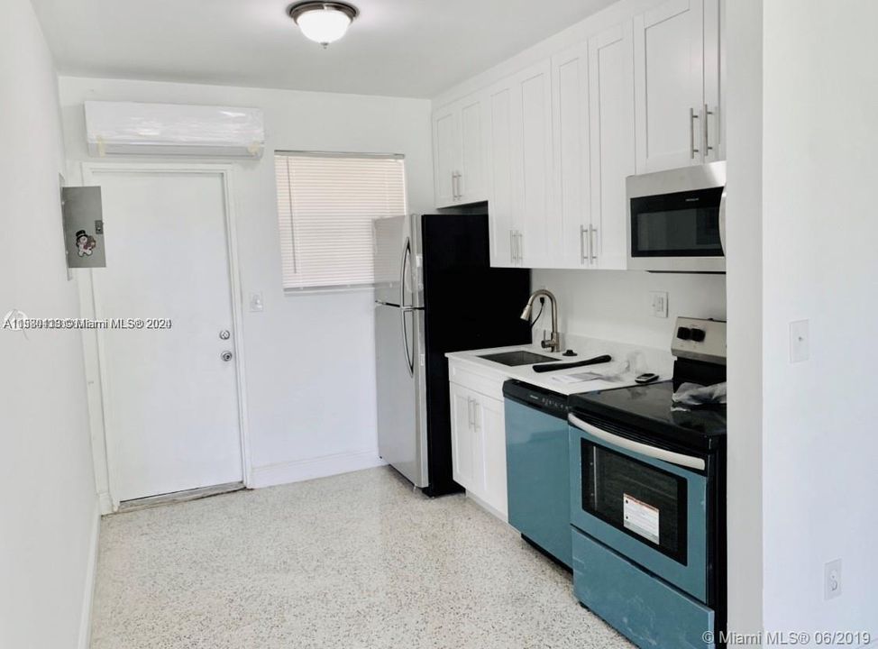 For Rent: $1,625 (1 beds, 1 baths, 5734 Square Feet)