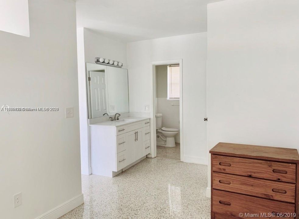 For Rent: $1,625 (1 beds, 1 baths, 5734 Square Feet)