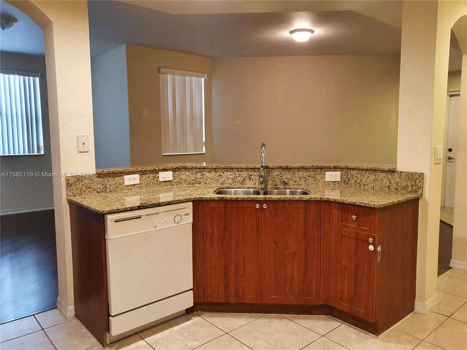 For Rent: $2,800 (2 beds, 2 baths, 1151 Square Feet)