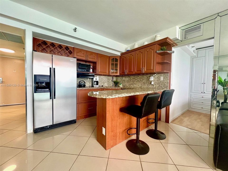 For Sale: $369,000 (1 beds, 1 baths, 440 Square Feet)
