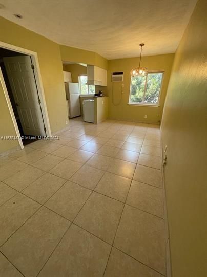 For Rent: $1,650 (1 beds, 1 baths, 5167 Square Feet)