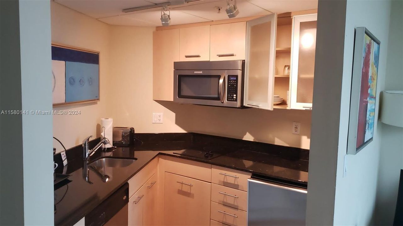For Sale: $140,000 (1 beds, 1 baths, 341 Square Feet)