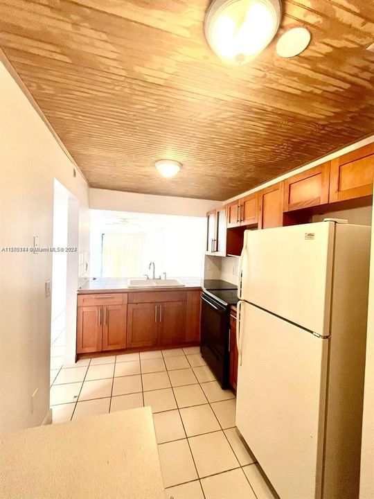 For Rent: $2,050 (2 beds, 2 baths, 1000 Square Feet)