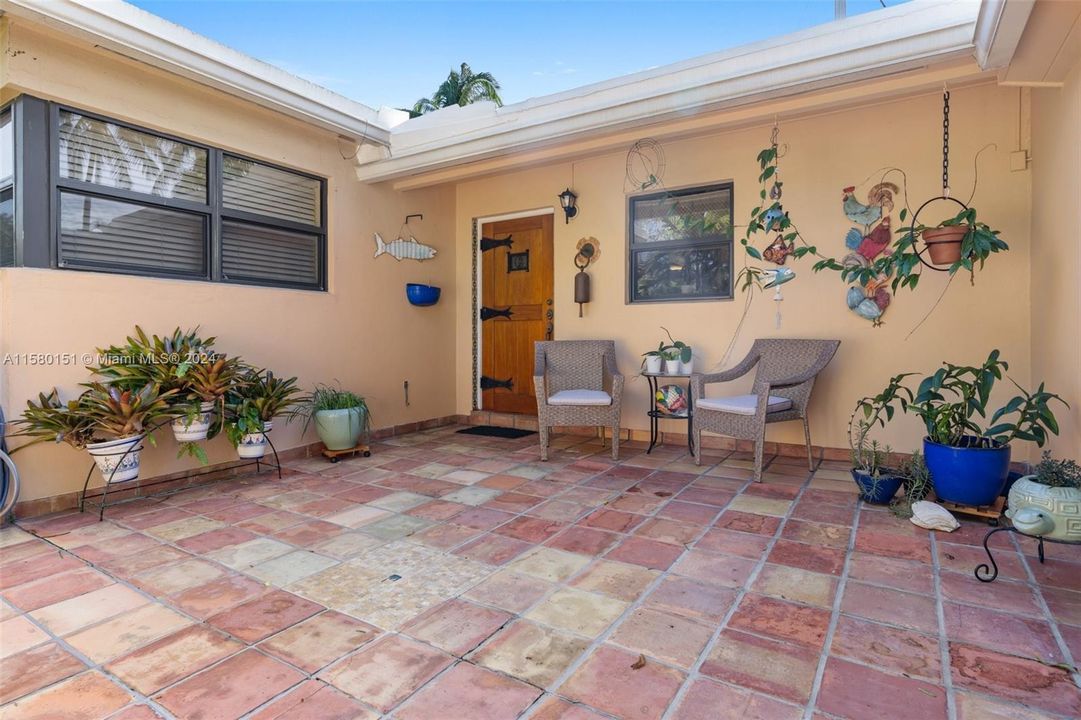 For Sale: $1,150,000 (3 beds, 2 baths, 1944 Square Feet)