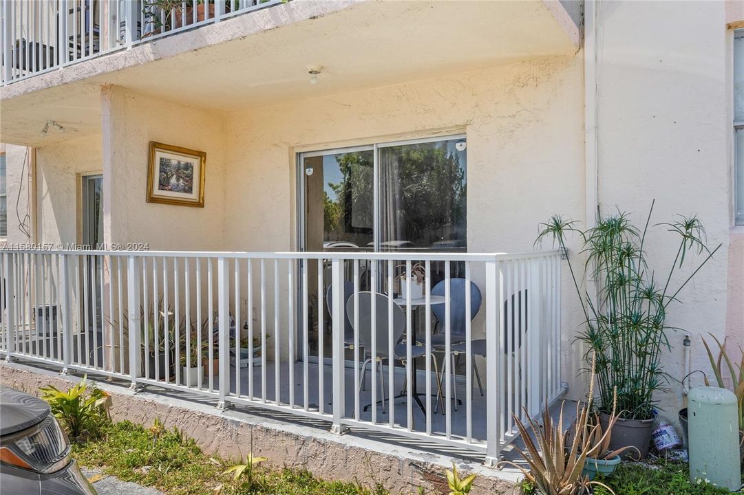 For Sale: $275,000 (2 beds, 2 baths, 1012 Square Feet)