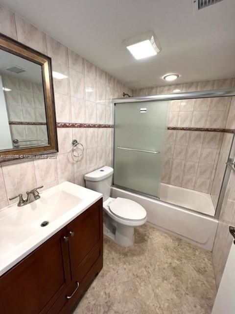 For Sale: $299,900 (2 beds, 2 baths, 920 Square Feet)
