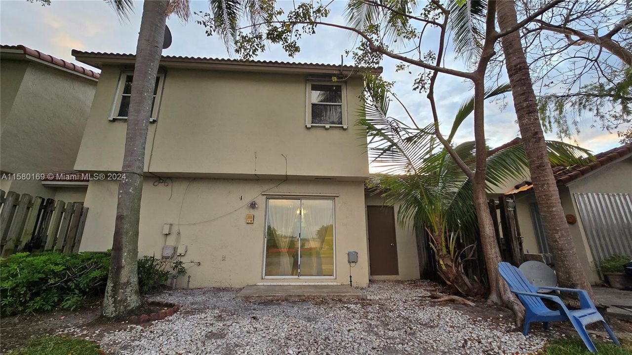 Active With Contract: $2,800 (3 beds, 2 baths, 1635 Square Feet)