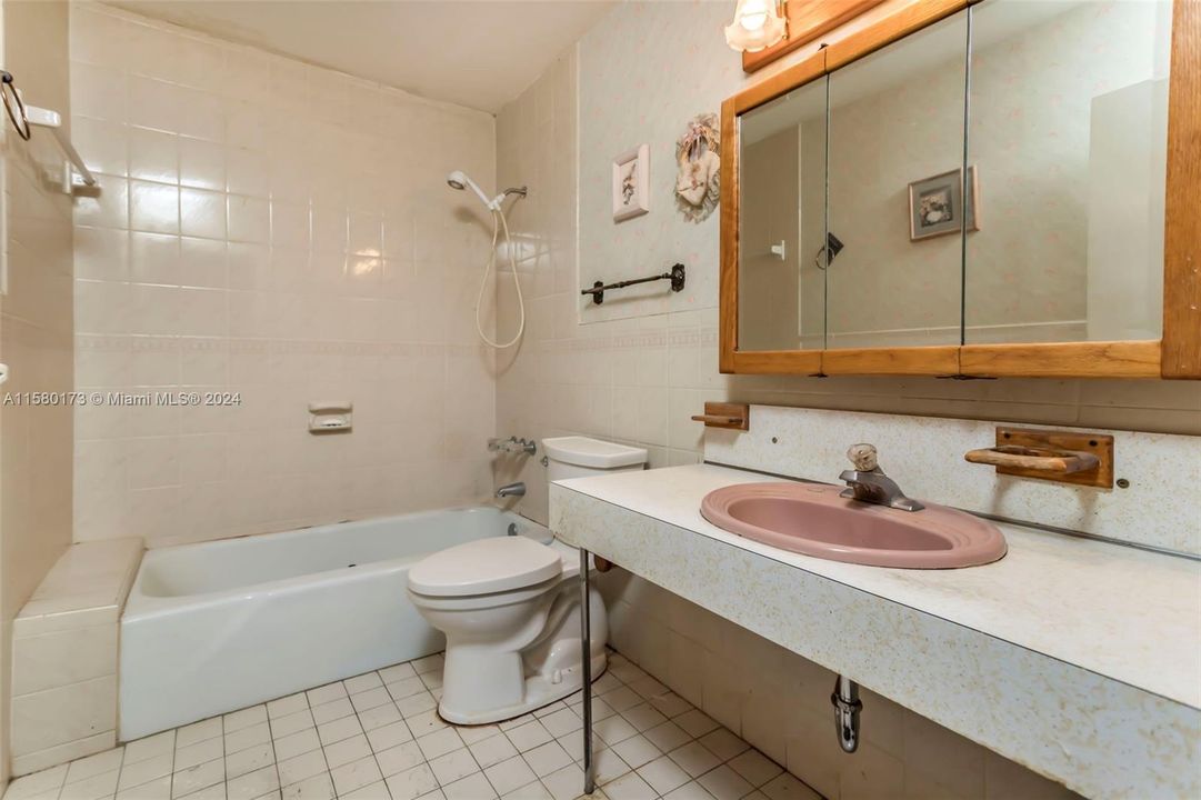 待售: $885,000 (4 贝兹, 2 浴室, 2027 平方英尺)