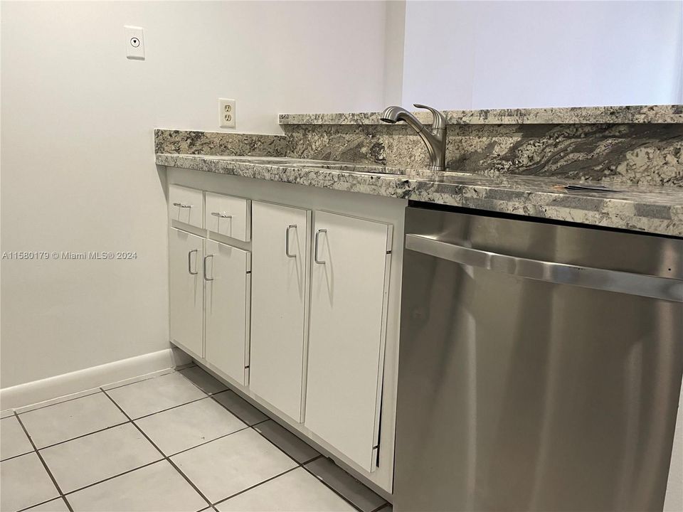 For Rent: $1,500 (0 beds, 1 baths, 543 Square Feet)