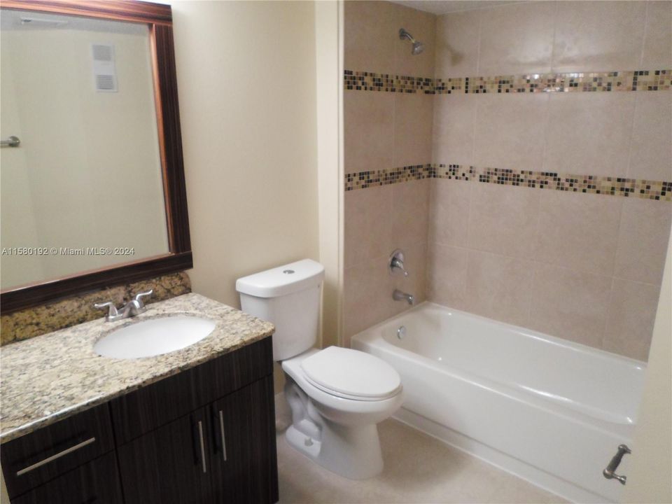 For Rent: $1,650 (1 beds, 1 baths, 633 Square Feet)