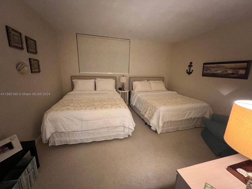 For Sale: $499,000 (1 beds, 1 baths, 874 Square Feet)