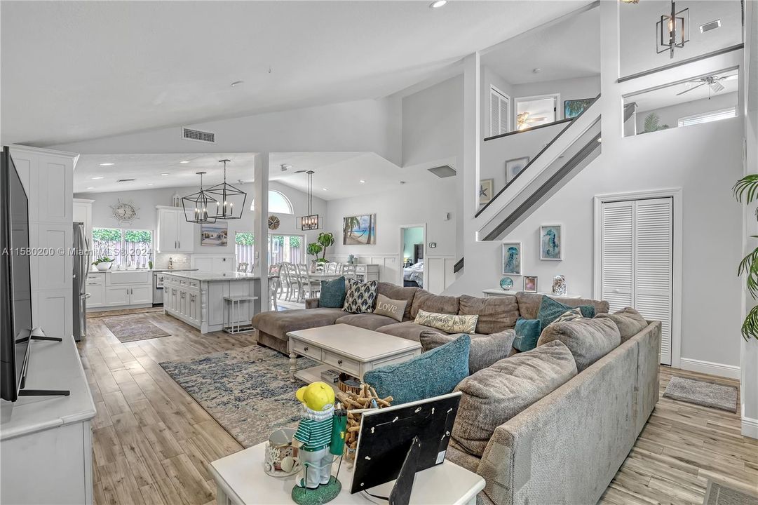 Active With Contract: $899,000 (3 beds, 2 baths, 2160 Square Feet)