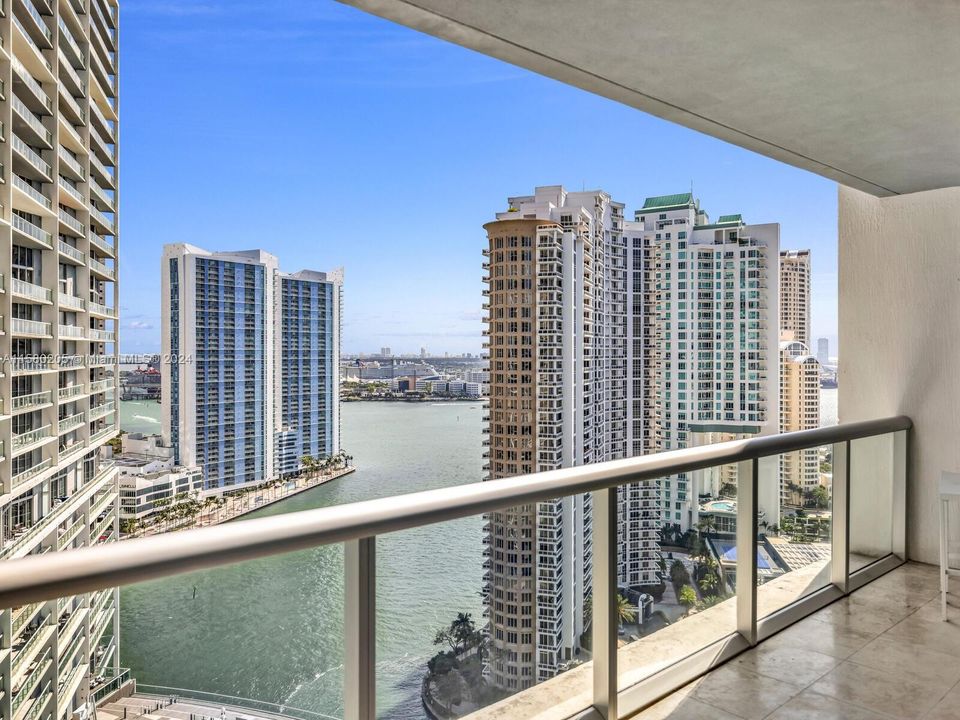 For Sale: $599,999 (1 beds, 1 baths, 732 Square Feet)