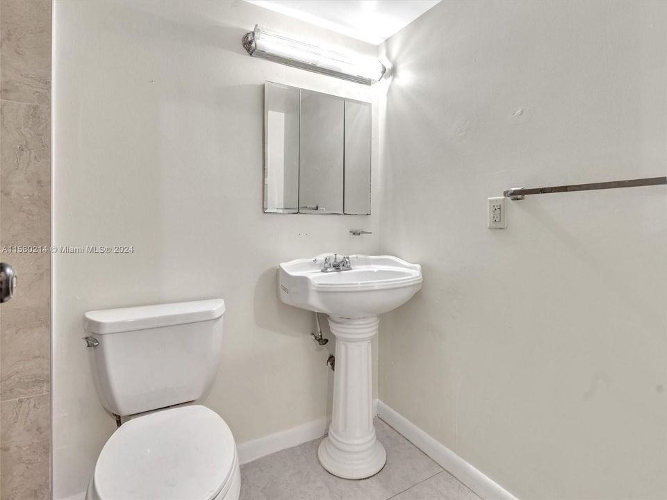 For Sale: $245,000 (2 beds, 2 baths, 875 Square Feet)