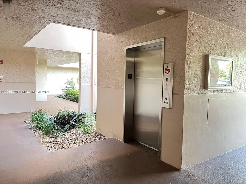 Active With Contract: $2,700 (3 beds, 2 baths, 1155 Square Feet)