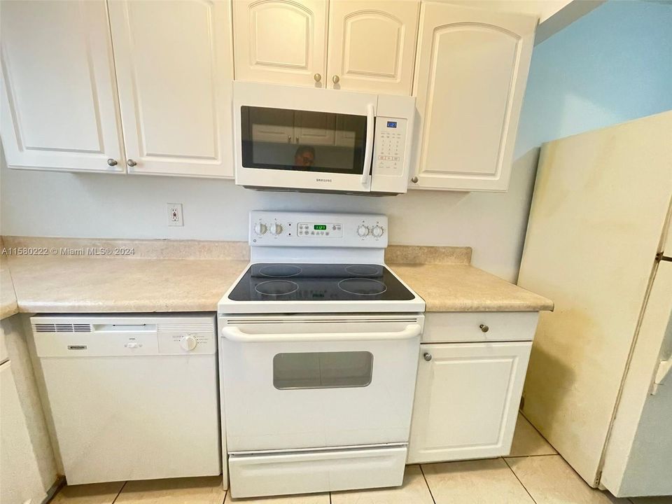 For Rent: $1,700 (1 beds, 1 baths, 600 Square Feet)