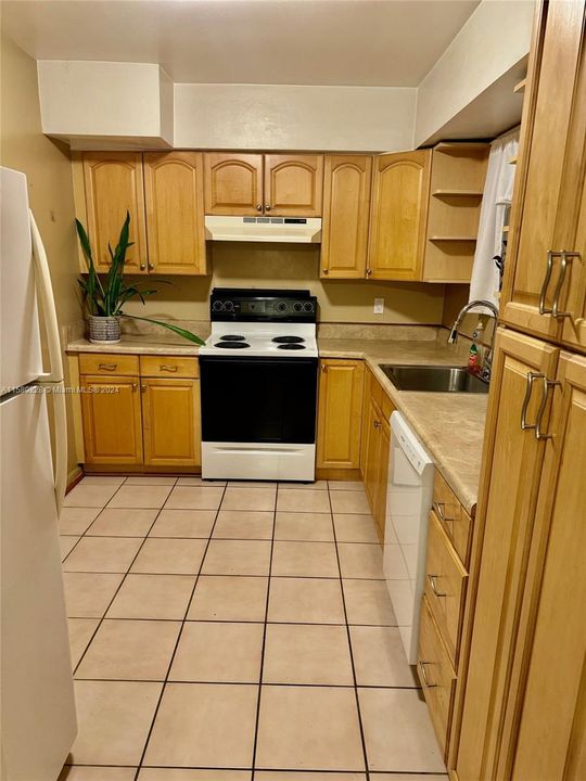 For Rent: $2,100 (1 beds, 1 baths, 900 Square Feet)