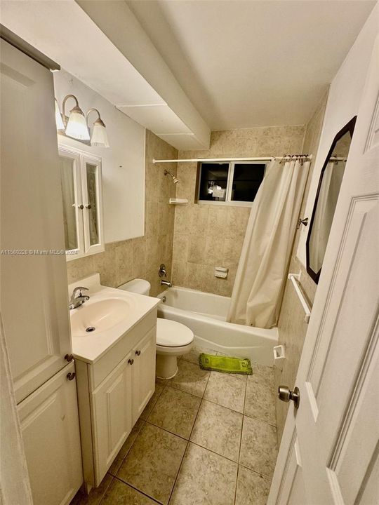 最近租的: $2,100 (1 贝兹, 1 浴室, 900 平方英尺)