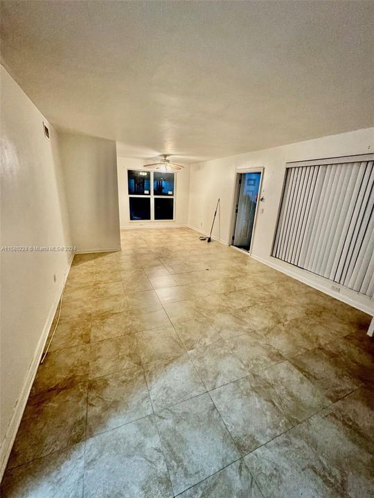 For Rent: $2,100 (1 beds, 1 baths, 900 Square Feet)