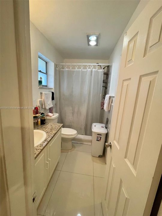 Recently Rented: $1,900 (1 beds, 1 baths, 0 Square Feet)