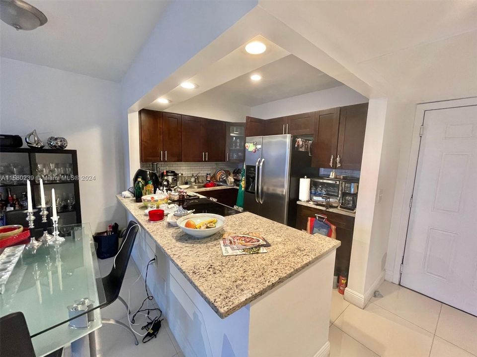 Active With Contract: $1,900 (1 beds, 1 baths, 0 Square Feet)