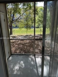 Active With Contract: $1,800 (1 beds, 1 baths, 800 Square Feet)