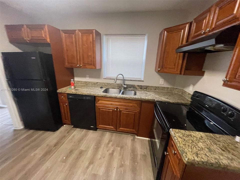 For Sale: $399,900 (2 beds, 1 baths, 1175 Square Feet)