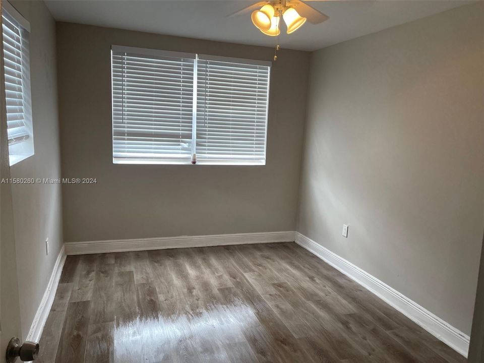 For Sale: $399,900 (2 beds, 1 baths, 1175 Square Feet)