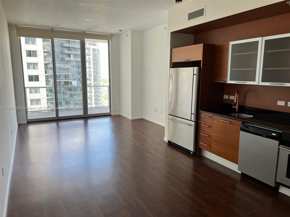 For Rent: $3,100 (1 beds, 1 baths, 588 Square Feet)