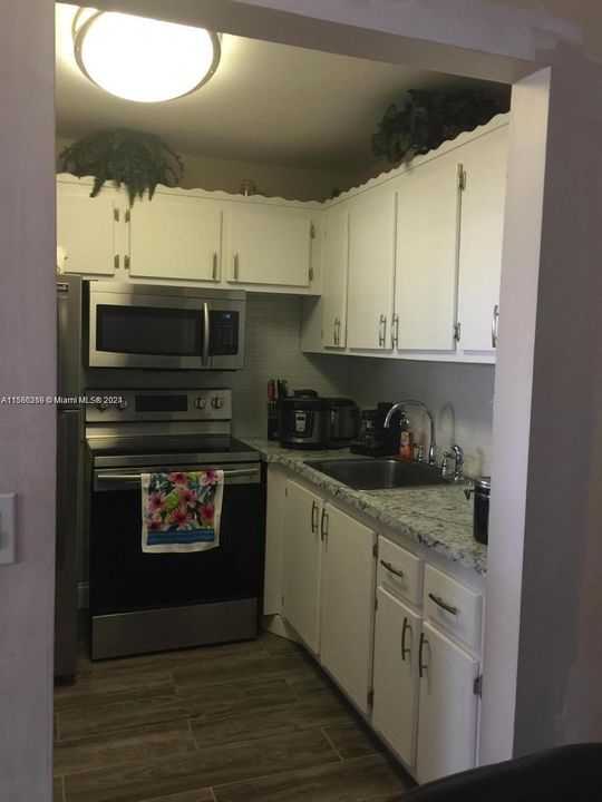 For Rent: $1,100 (1 beds, 1 baths, 585 Square Feet)