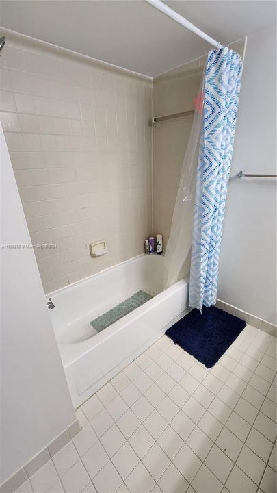 Active With Contract: $1,775 (1 beds, 1 baths, 752 Square Feet)