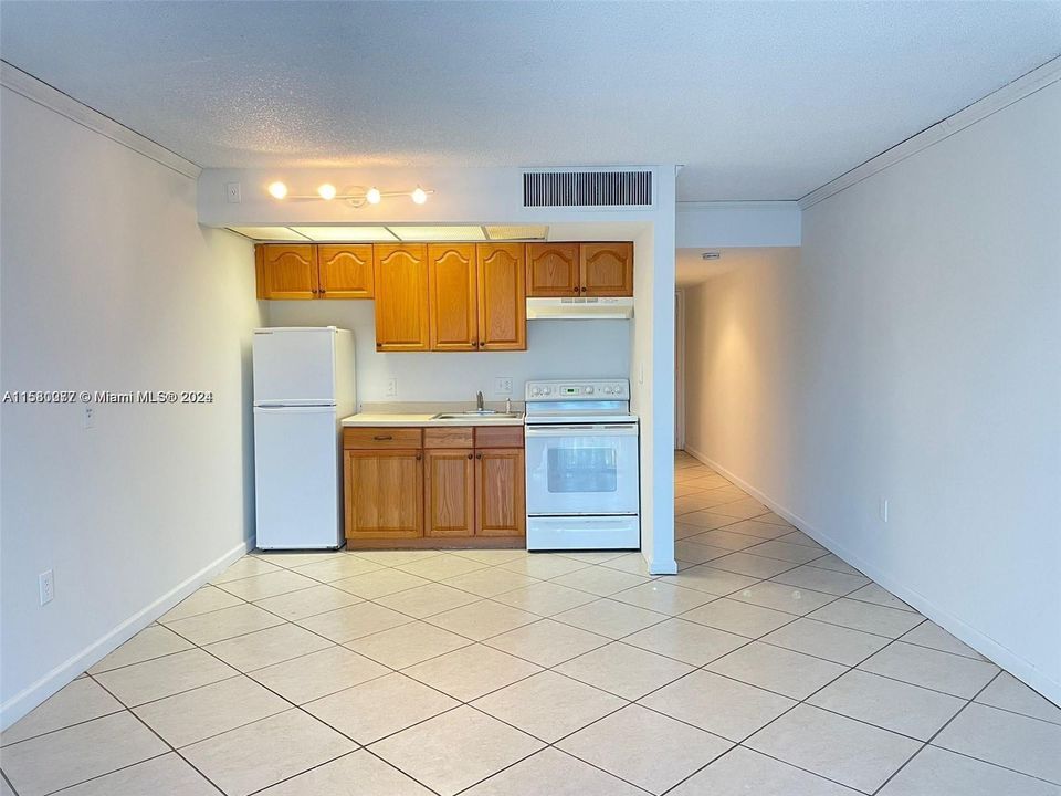 Active With Contract: $1,500 (1 beds, 1 baths, 525 Square Feet)