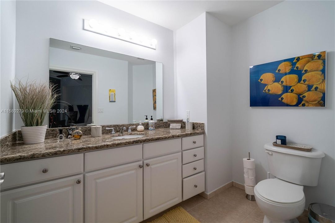 For Sale: $585,000 (2 beds, 2 baths, 1355 Square Feet)