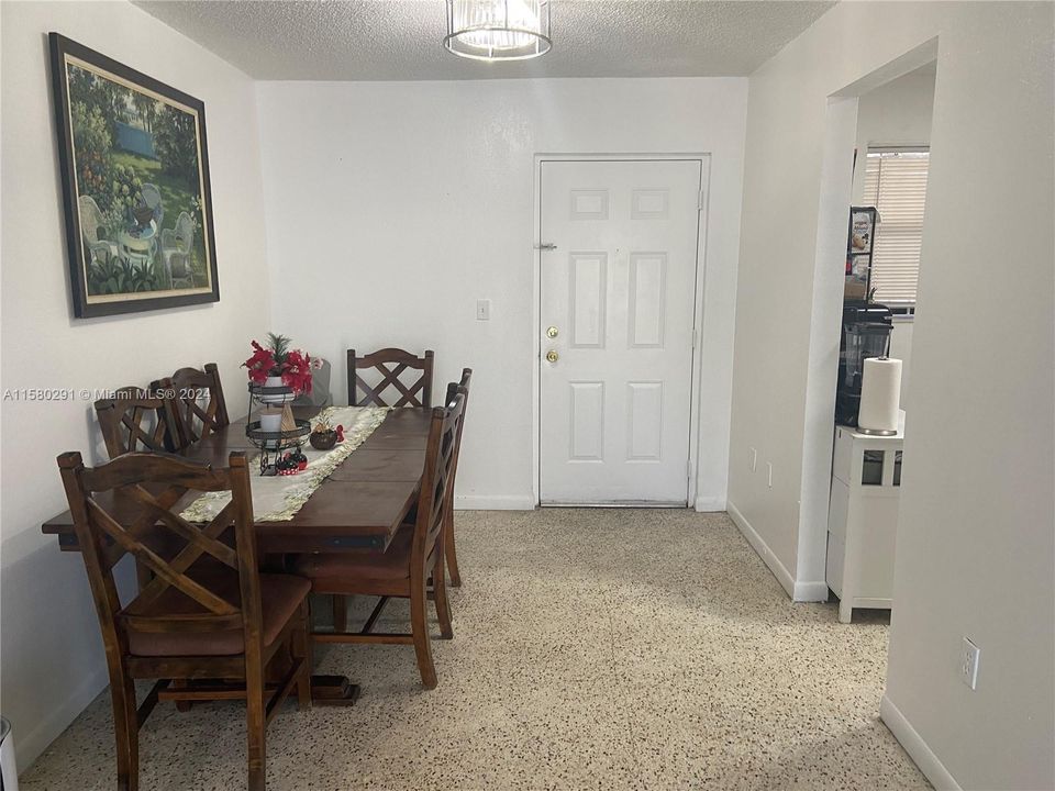For Sale: $299,000 (2 beds, 1 baths, 769 Square Feet)