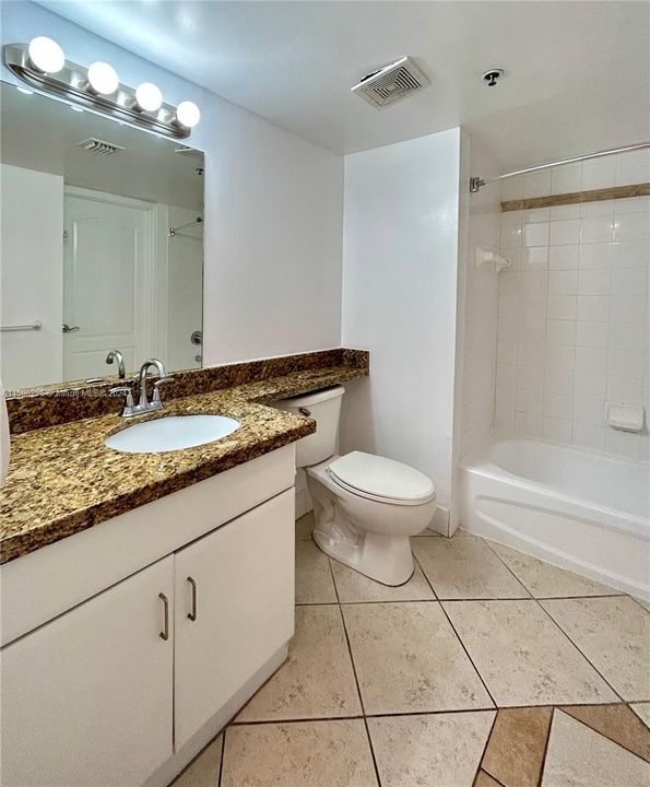 For Sale: $487,000 (1 beds, 1 baths, 778 Square Feet)