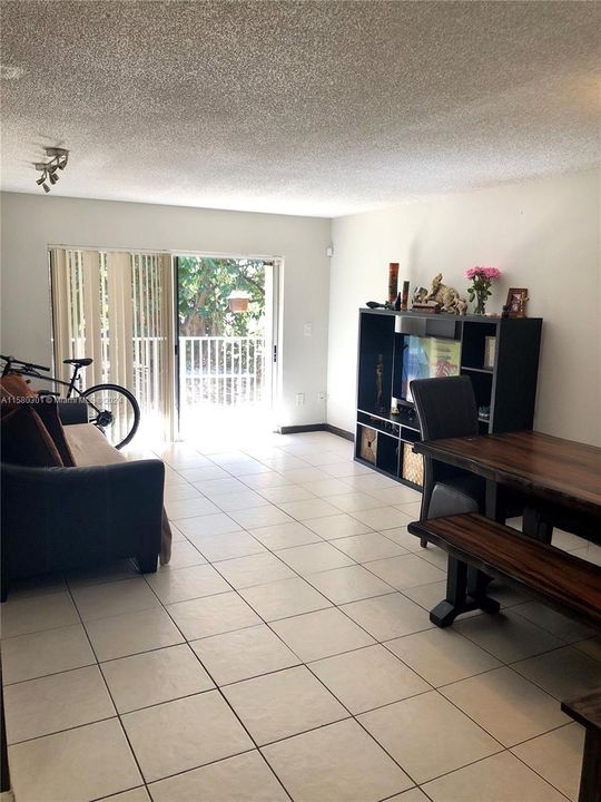 For Sale: $260,000 (1 beds, 1 baths, 755 Square Feet)