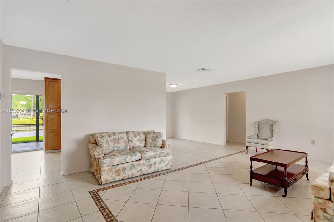 For Sale: $360,000 (2 beds, 2 baths, 1257 Square Feet)