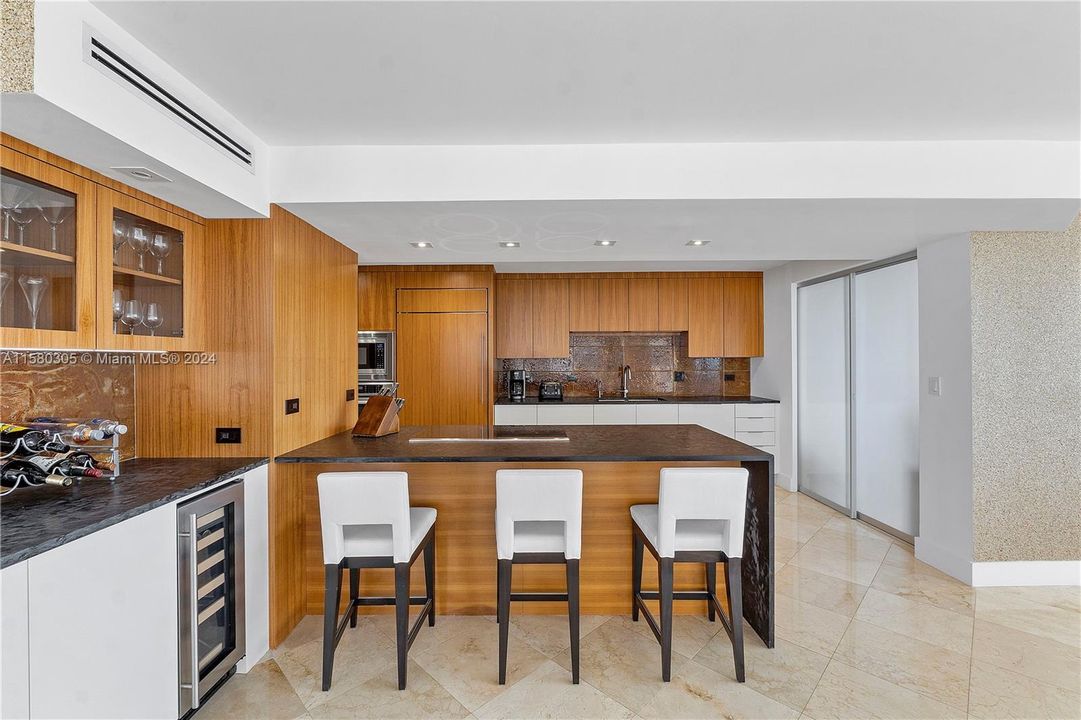 En Venta: $2,295,000 (3 camas, 2 baños, 2614 Pies cuadrados)