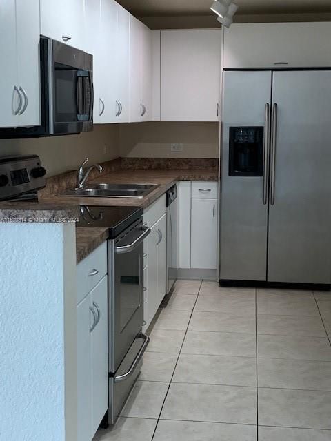 For Rent: $2,650 (2 beds, 2 baths, 1130 Square Feet)