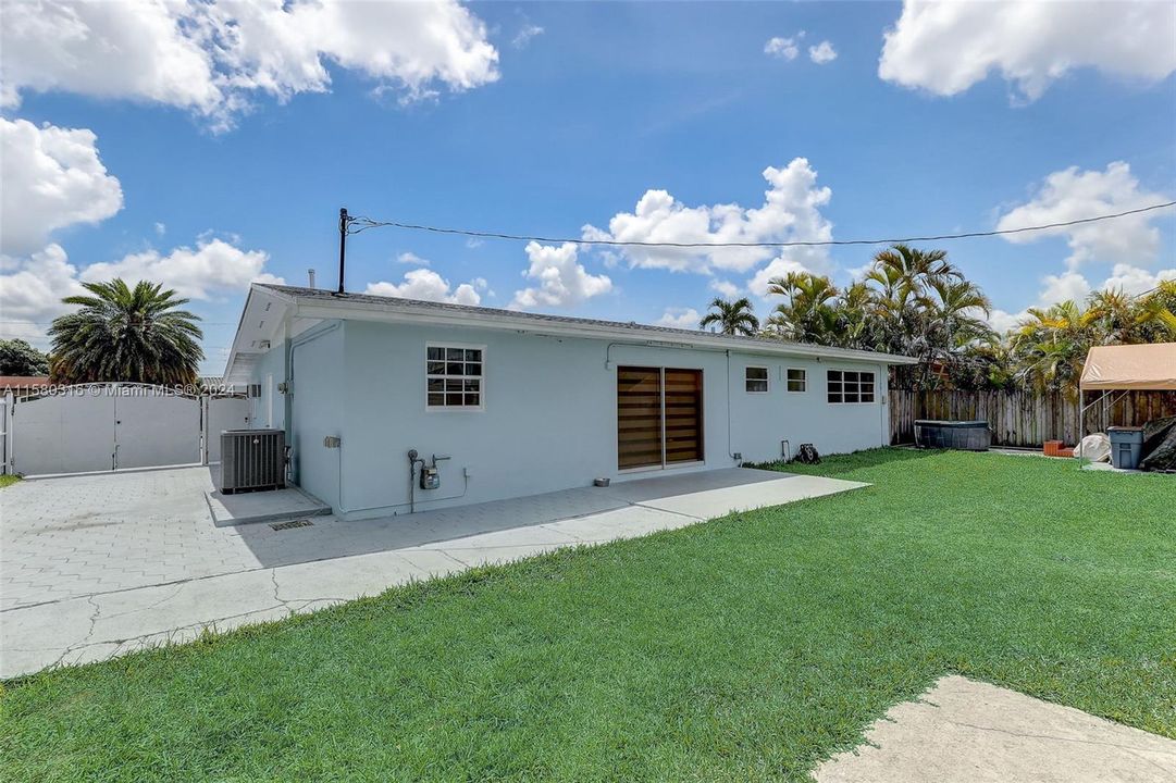 For Sale: $665,000 (4 beds, 3 baths, 1458 Square Feet)